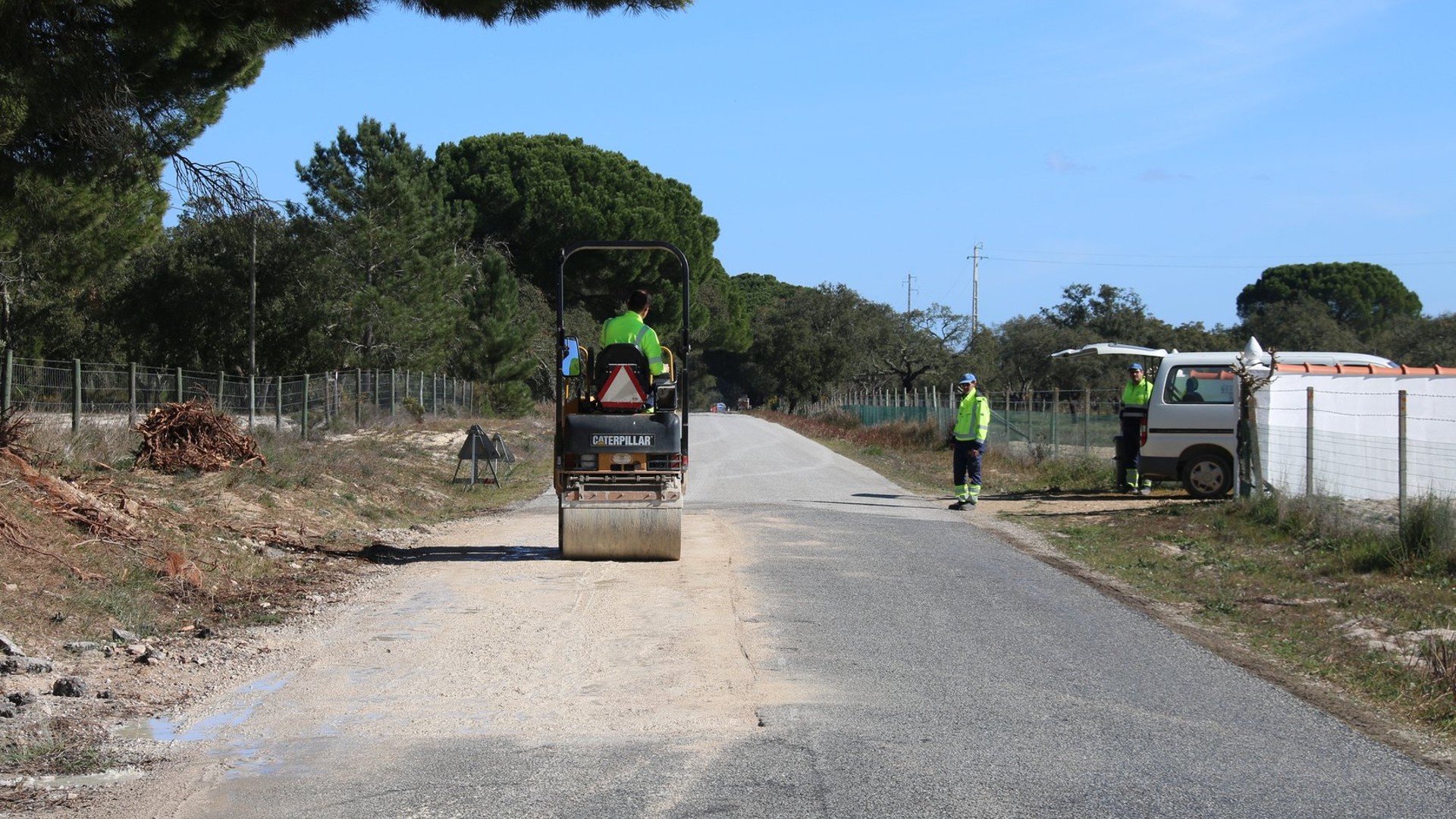 Prossegue reparação de pavimento na estrada entre Batão e S. Romão