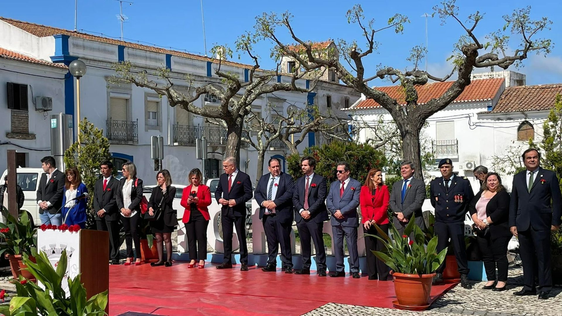 Praça Bernardim Ribeiro recebe comemorações do 48.ª Aniversário do 25 de Abril