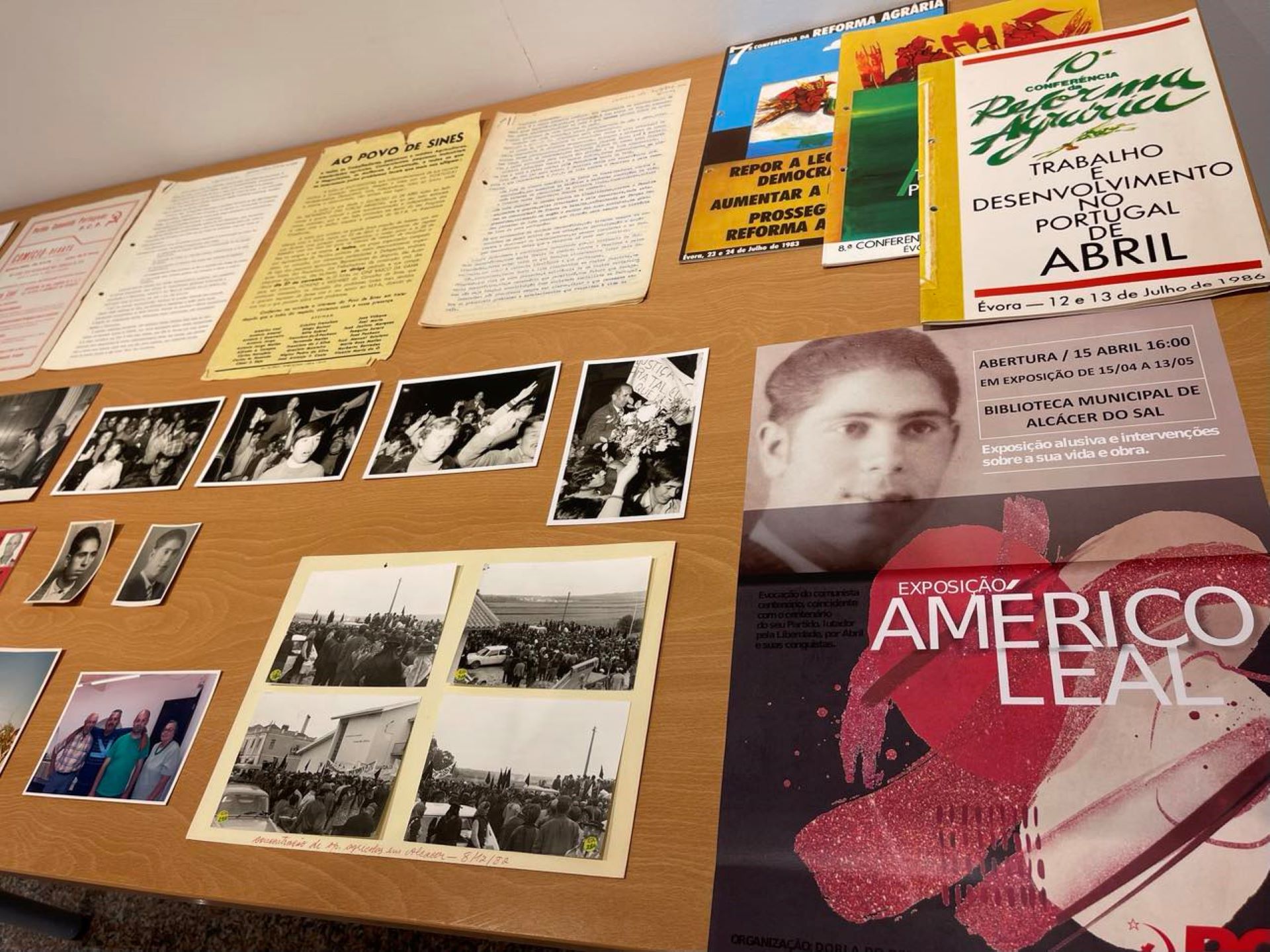 Exposição sobre a vida de Américo Leal patente na Biblioteca Municipal de Alcácer do Sal