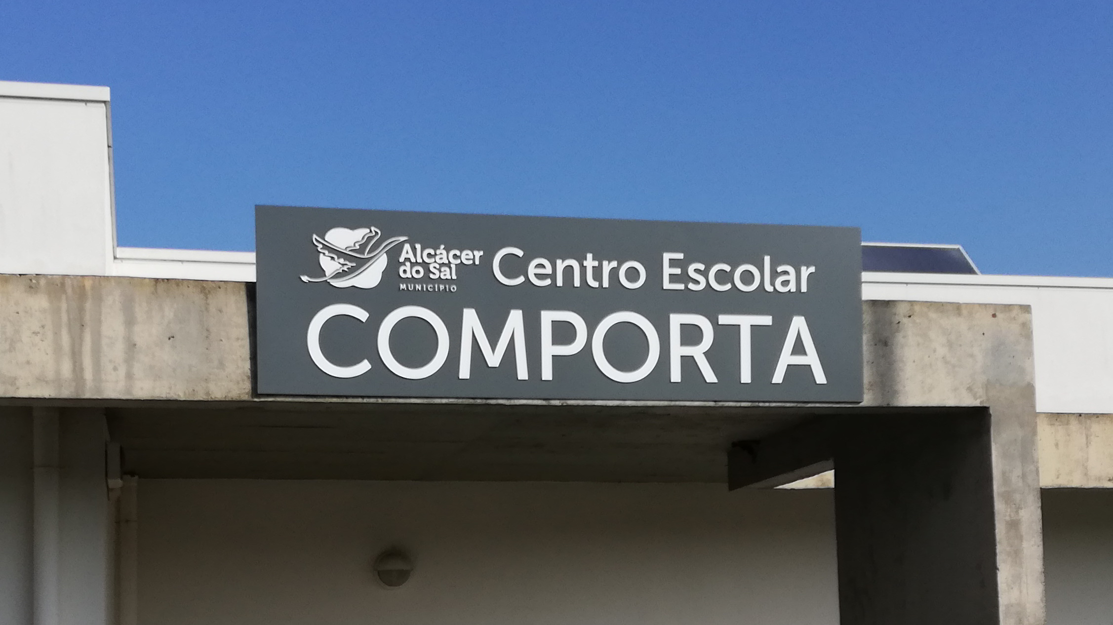 Município cede Centro Escolar da Comporta à Associação Educa&Cria e ao Centro Social e Pa...
