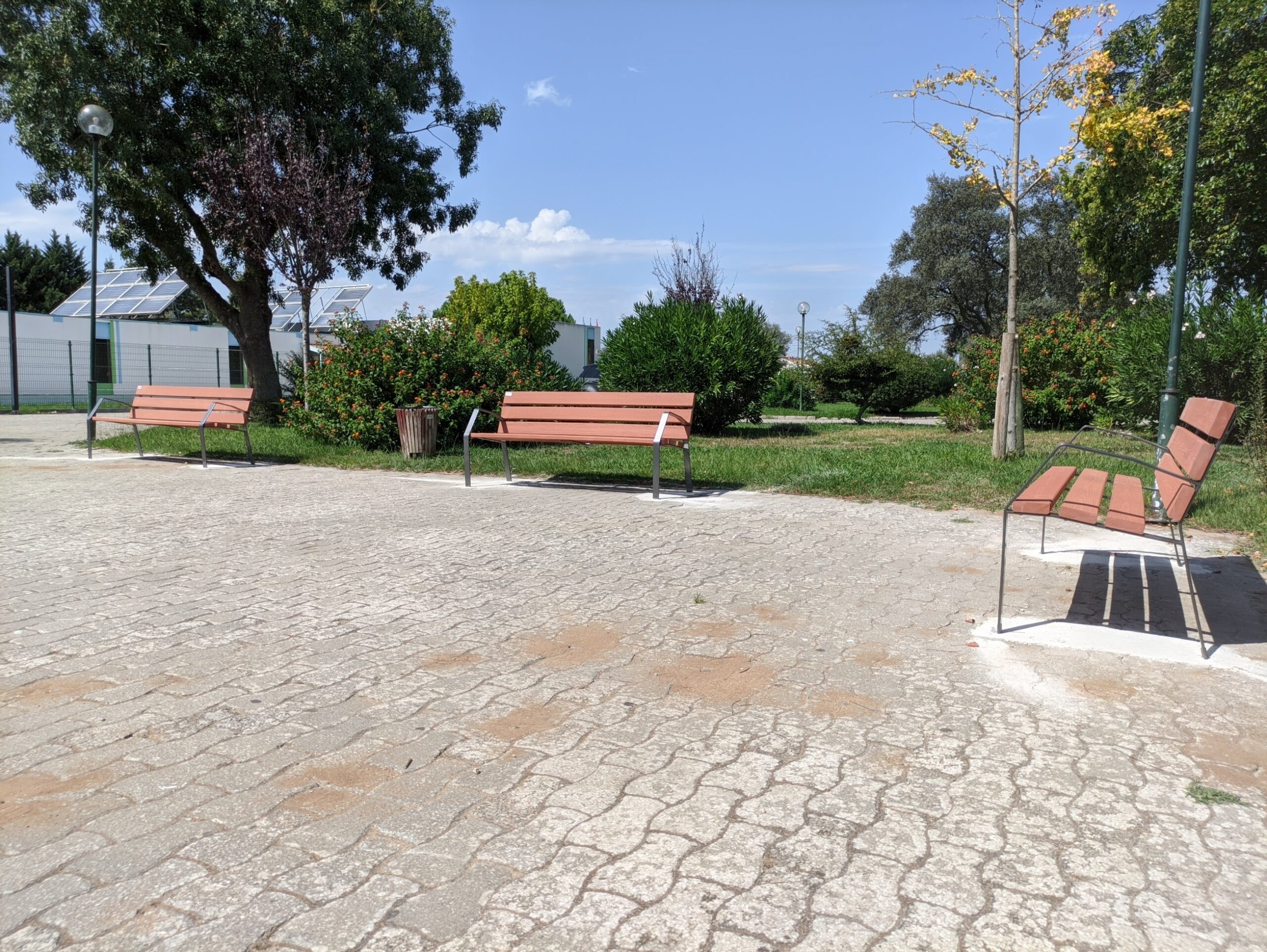 Município instala novo mobiliário urbano no Parque Desportivo de Alcácer do Sal