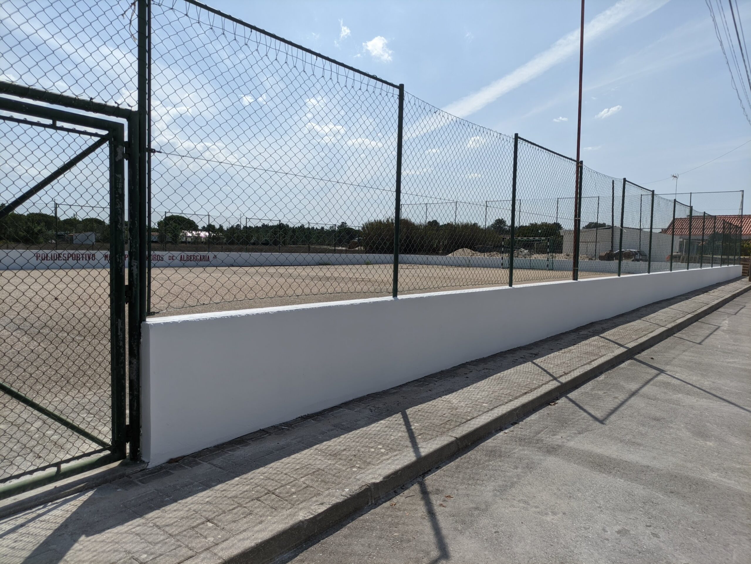 Câmara Municipal efetua manutenção no Polidesportivo de Foros de Albergaria