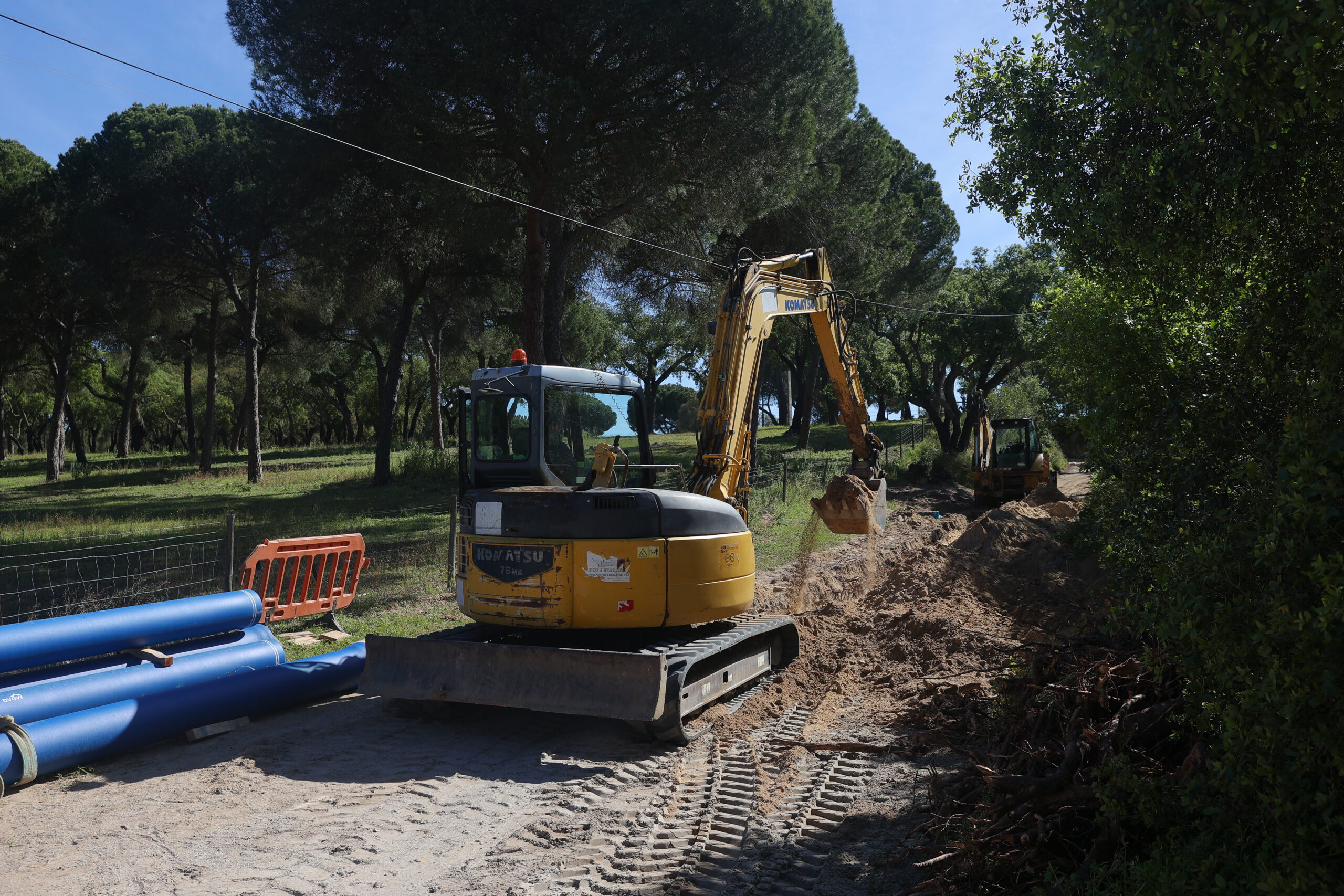 Município promove instalação de nova conduta de abastecimento de água na Azinhaga do Rio dos ...