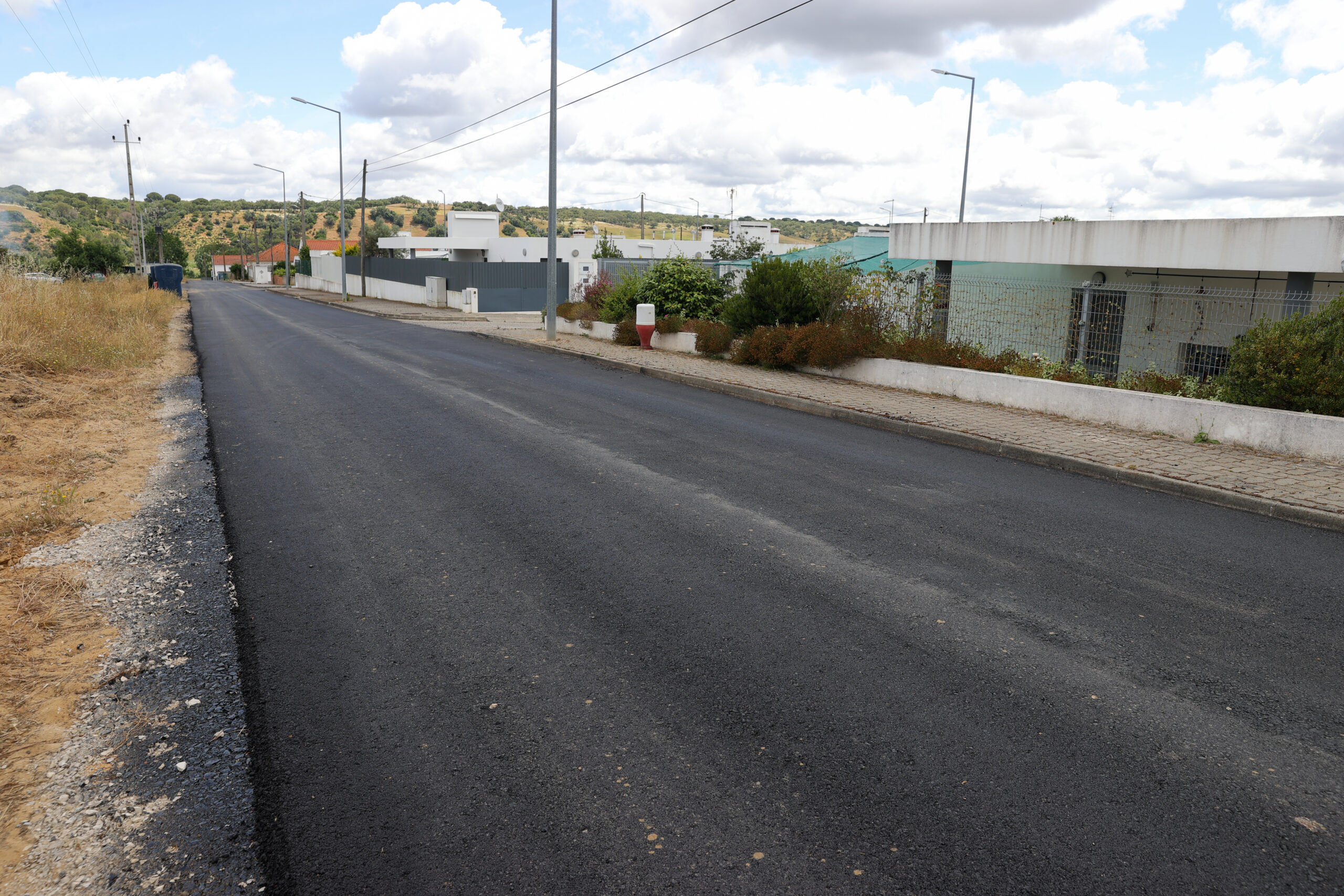 Município requalifica pavimento rodoviário na aldeia de Rio de Moinhos