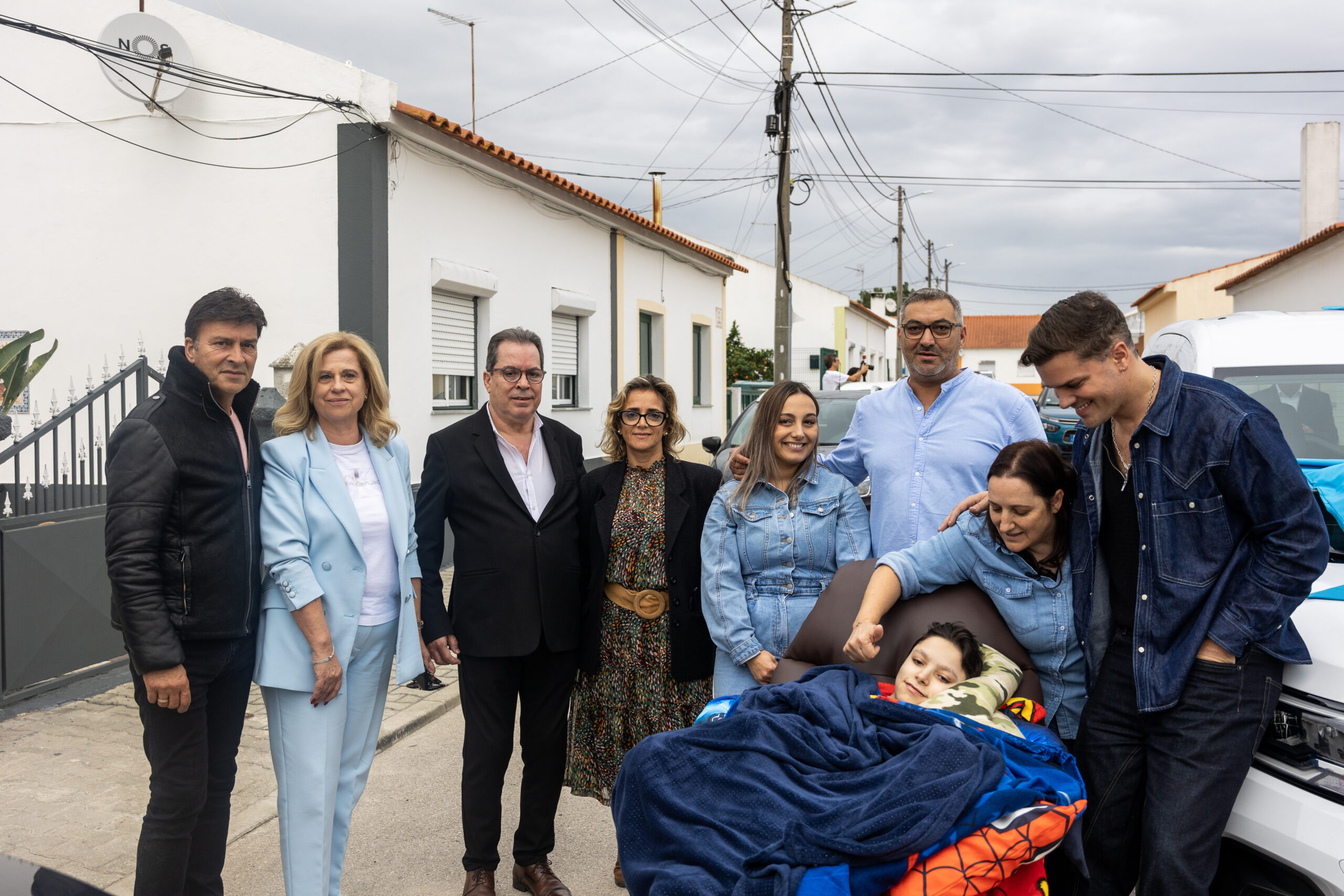 Associação Sara Carreira oferece carrinha a Tiago Santana