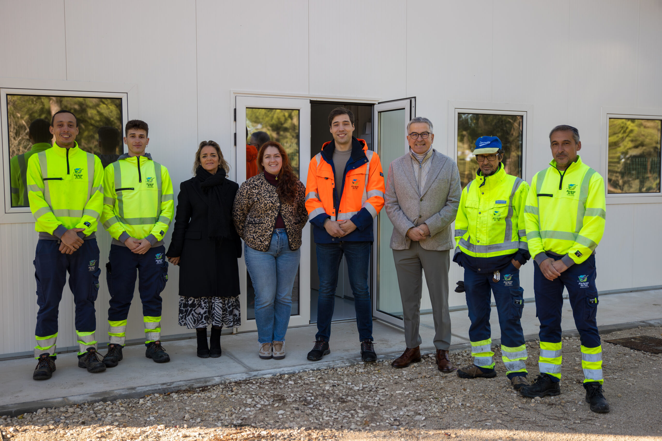 Vítor Proença esteve de visita ao novo Centro de Recolha Oficial de Animais de Companhia em Alc...