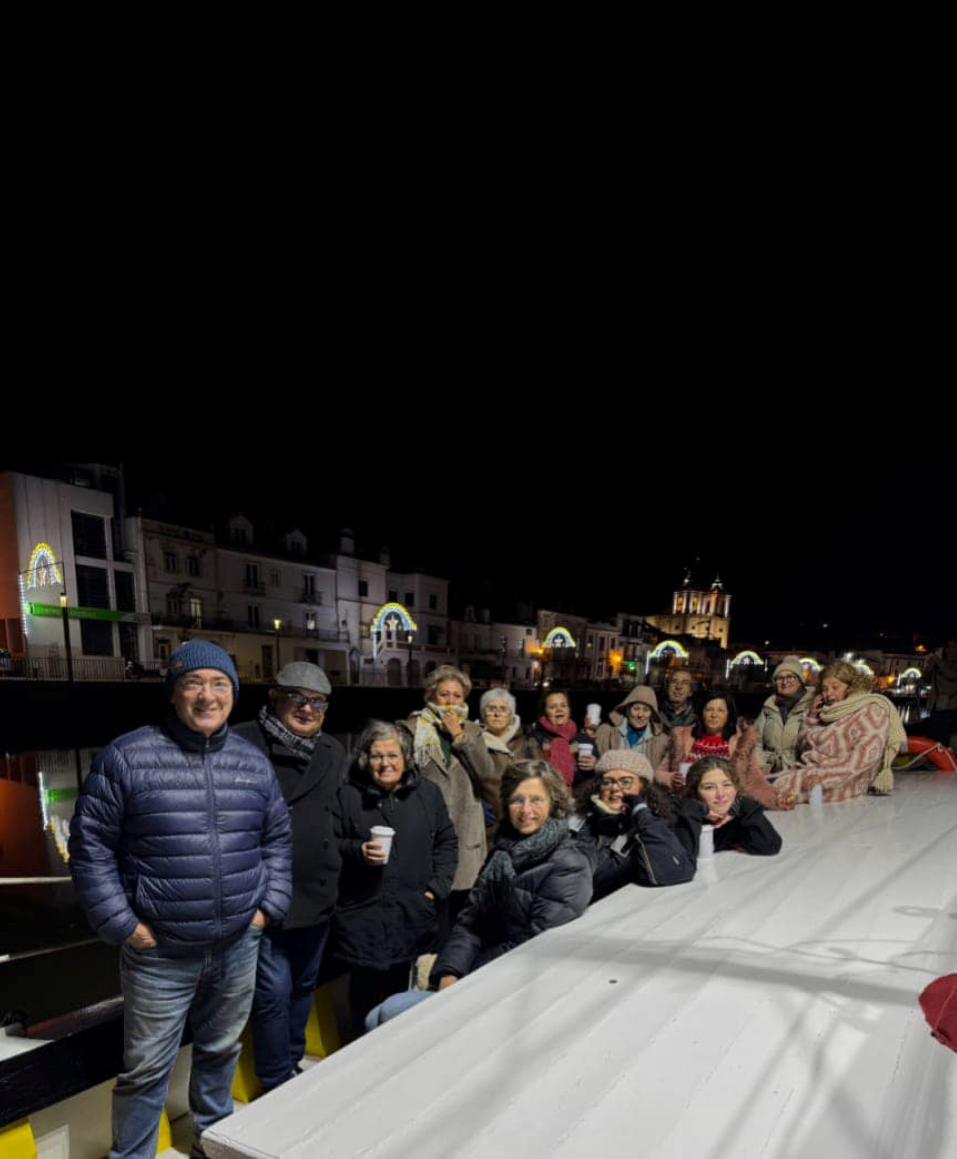 Coral Almira observou iluminação de Natal a bordo do galeão