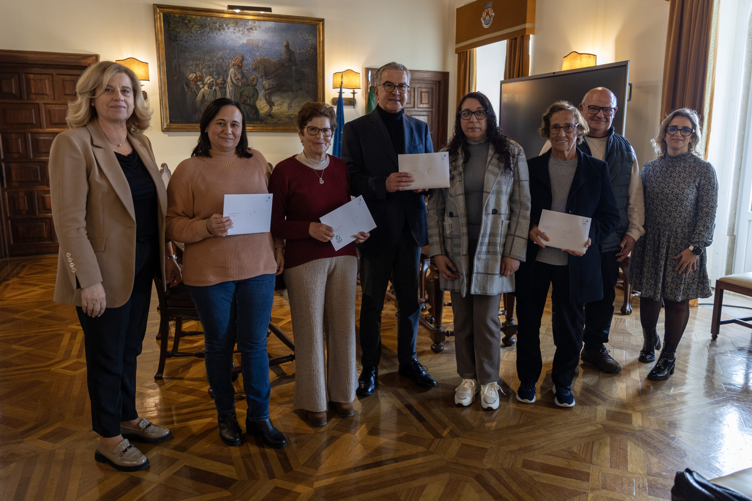 Salão Nobre acolheu cerimónia de entrega dos vouchers aos vencedores do sorteio de Natal da ini...