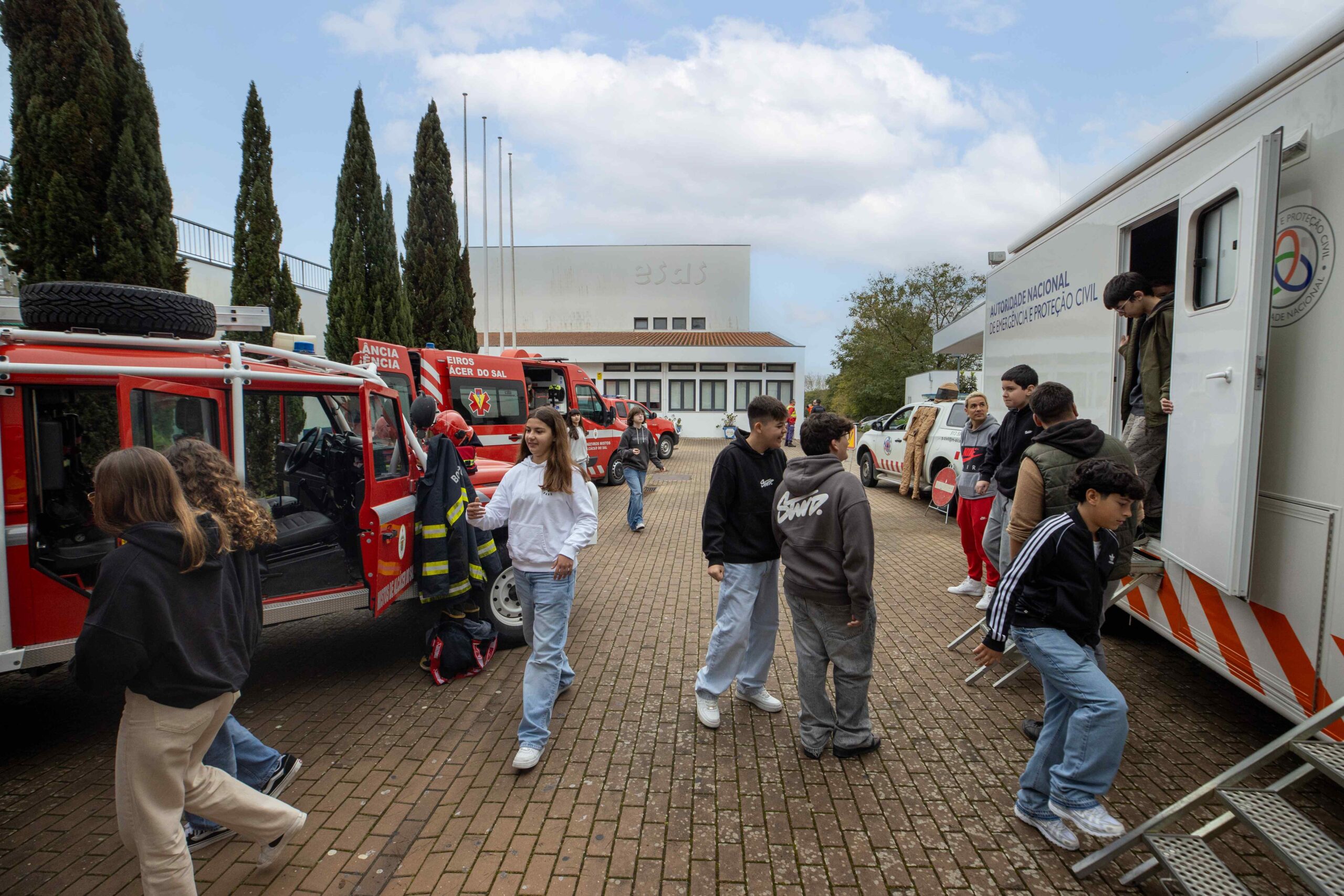 Dia Internacional da Proteção Civil foi assinalado nas Escolas com presença do Serviço Munici...