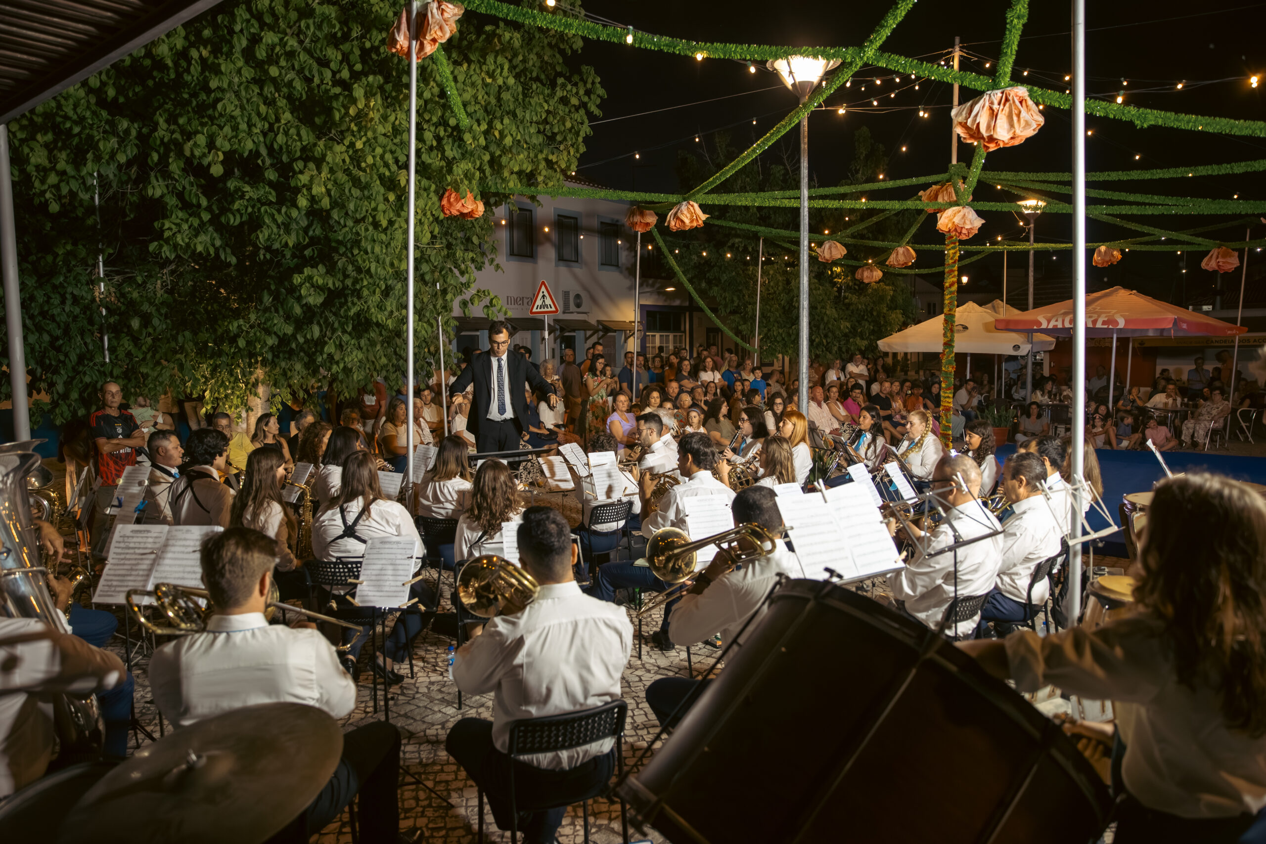 Largo dos Açougues acolheu Festa de Final de Ano da Escola de Dança e Banda da Pazôa no sábado