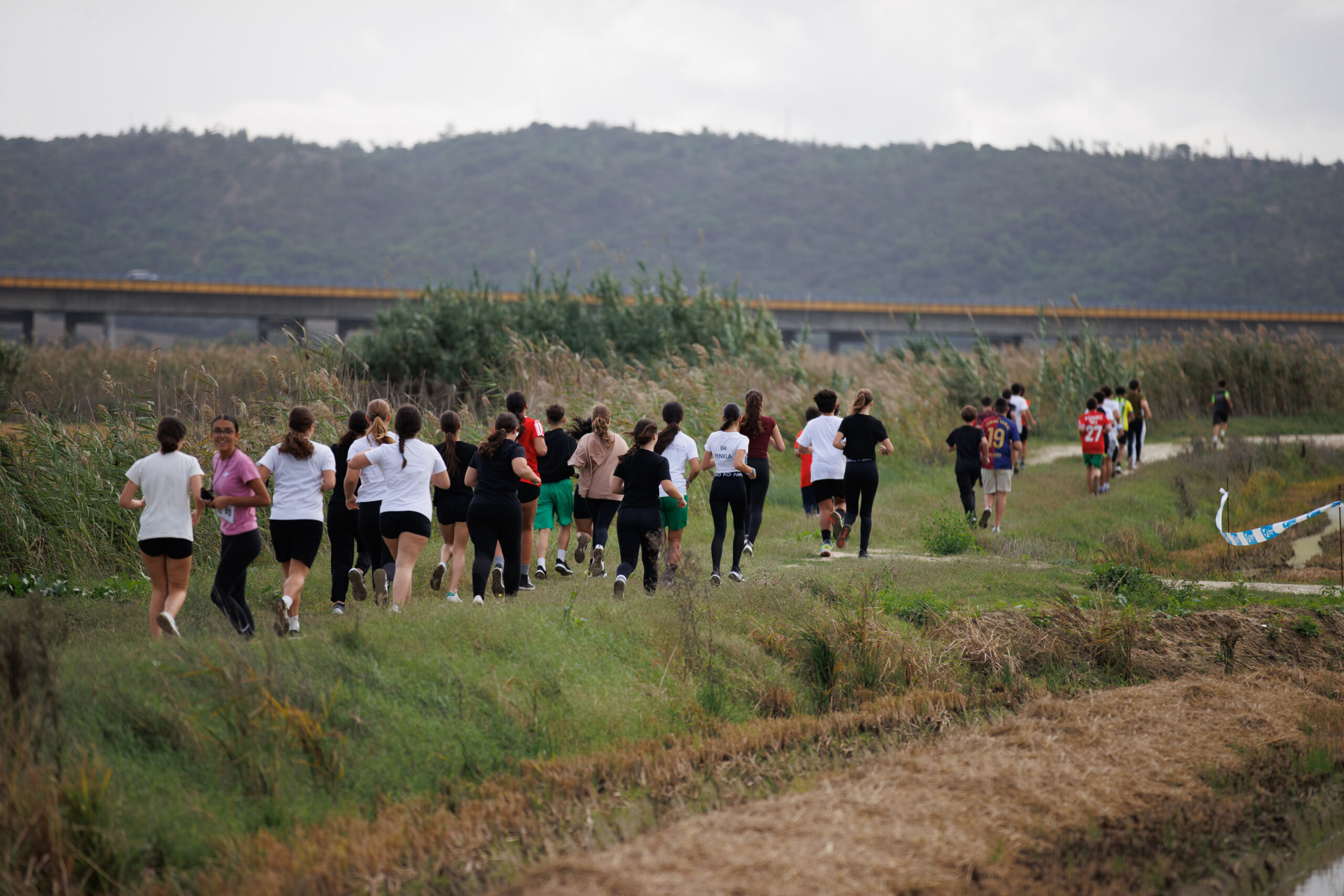 Prova de corta-mato escolar teve lugar durante a manhã de hoje no Parque Urbano 25 de Abril