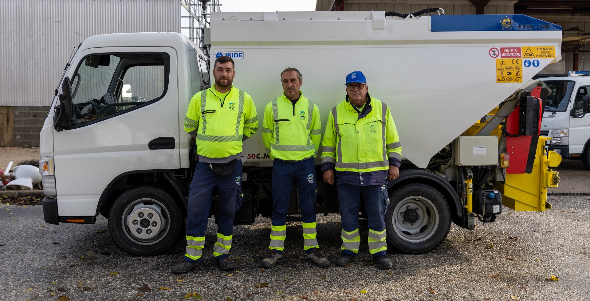 2025-12-04 nova viatura de recolha de resíduos