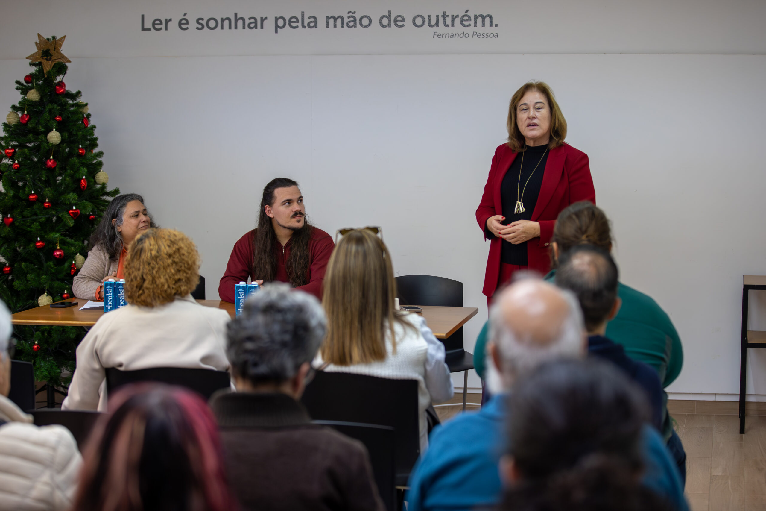 Livros, histórias e dobragens: um dezembro cultural no Natal da Biblioteca Municipal